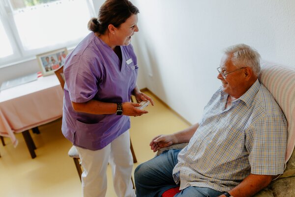 Medikamentengabe-ambulanter-Pflegedienst-Seniorenwohnpark-Datteln-4.jpg